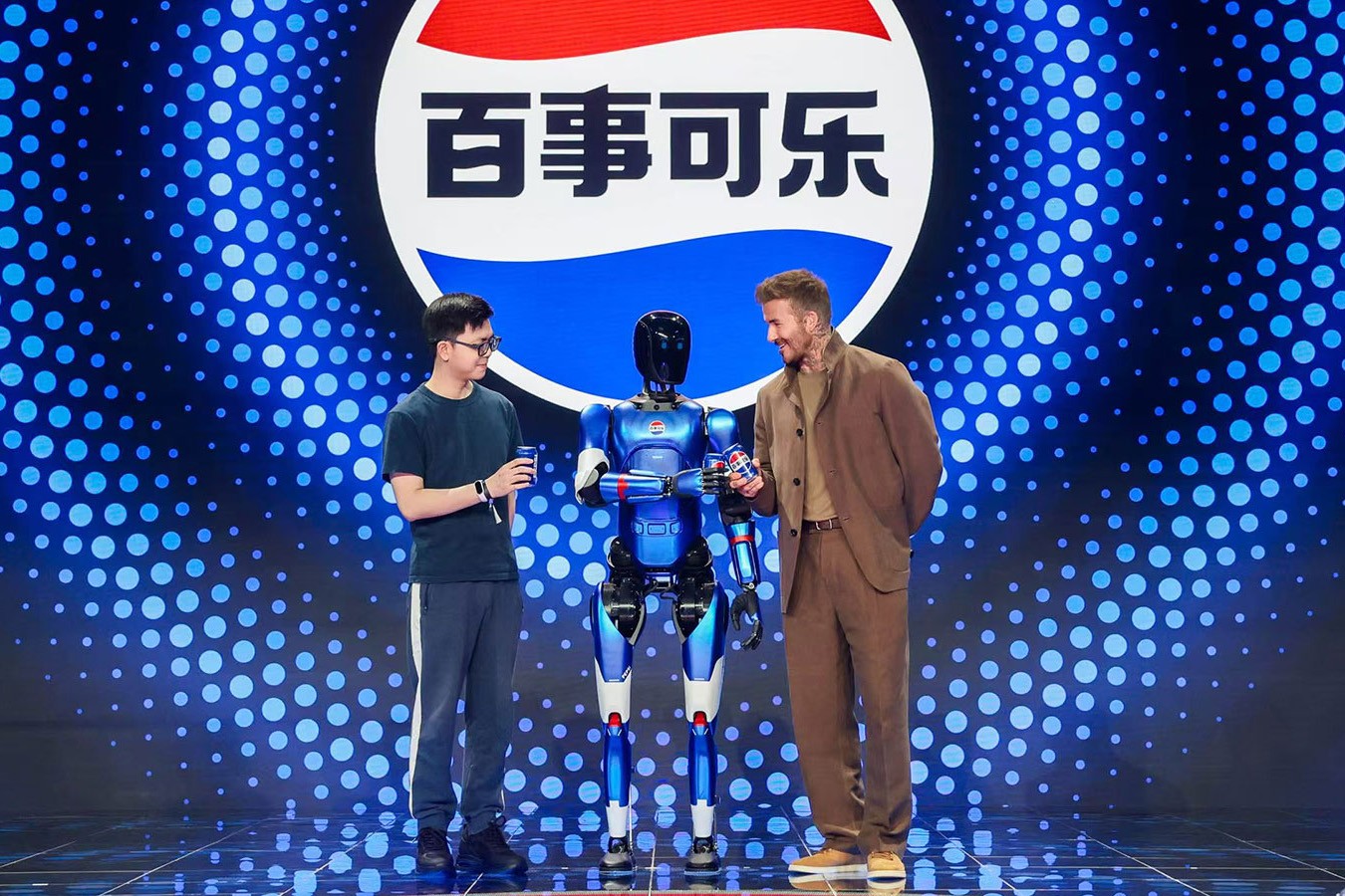 AG庄闲集团机器人携手百事中国共创“百事蓝宝” 共燃渴望新章